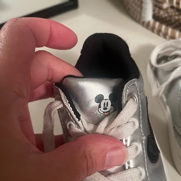 Disney Mickey Mouse Court Sneakers Shoes Silver Toddler Size 8 - Picture 5 of 7